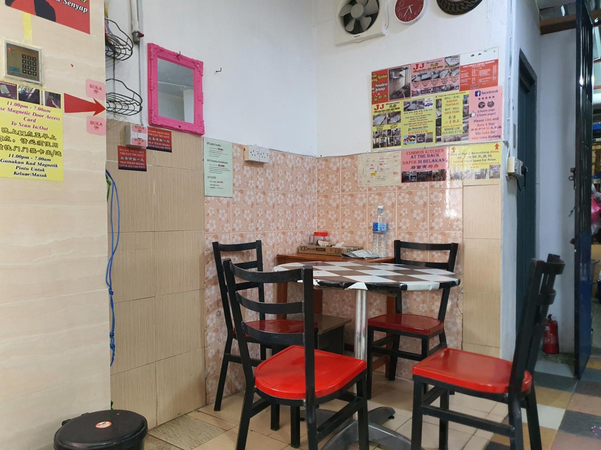 Oyo 90972 Jj Homestay Miri Exterior photo