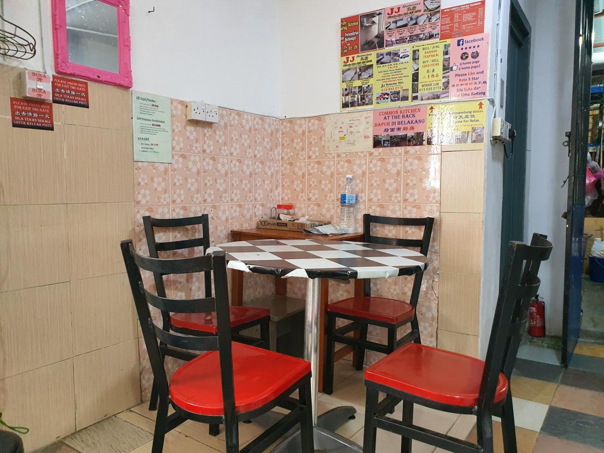 Oyo 90972 Jj Homestay Miri Exterior photo